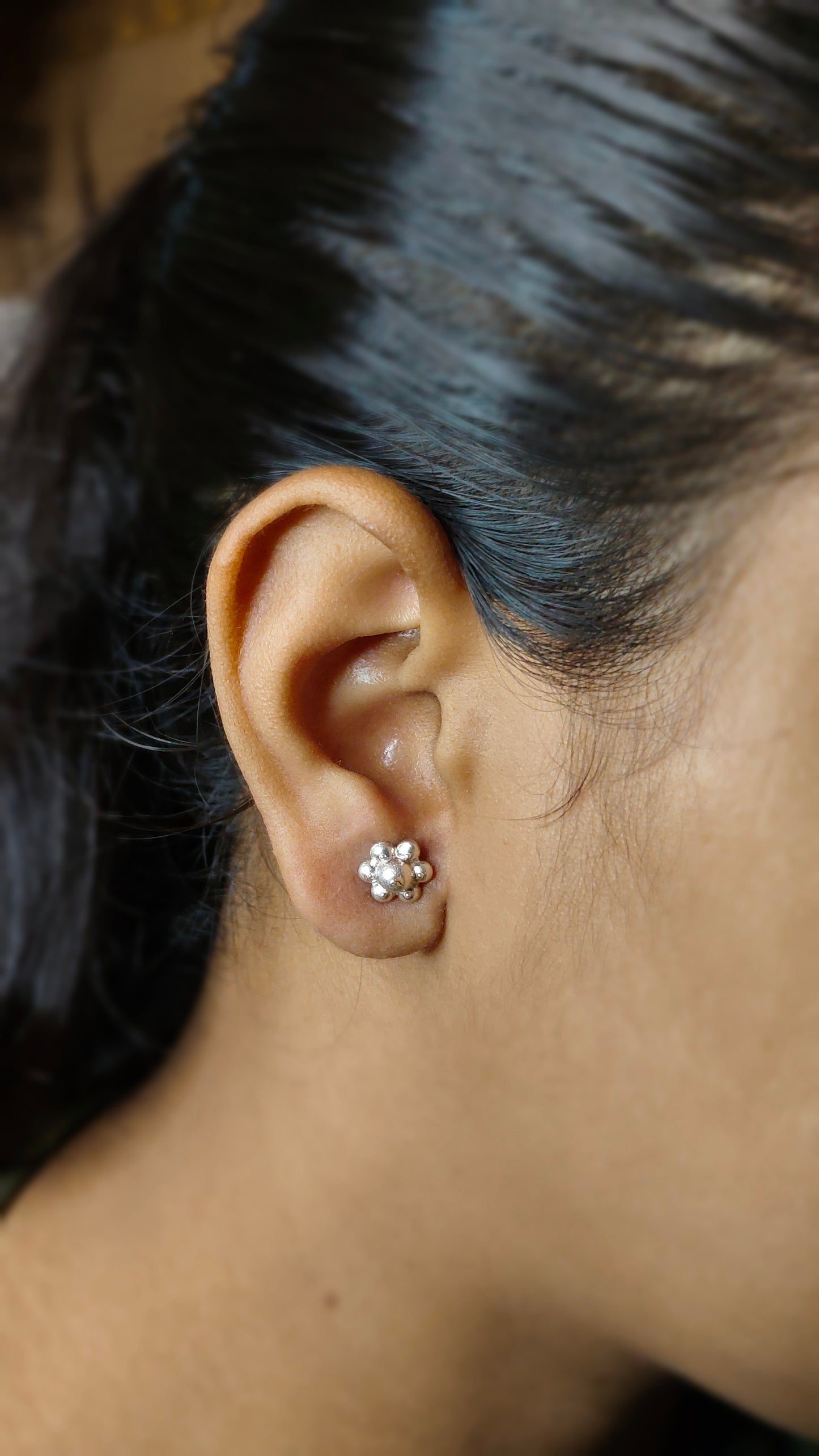 Tiny flower stud