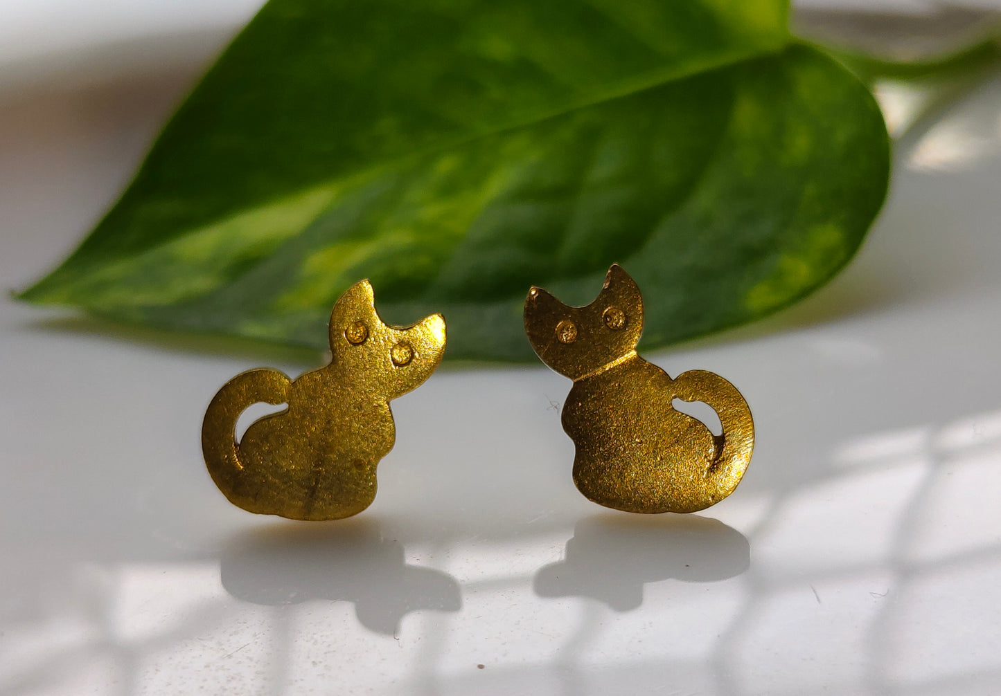 Sitting Cat Studs