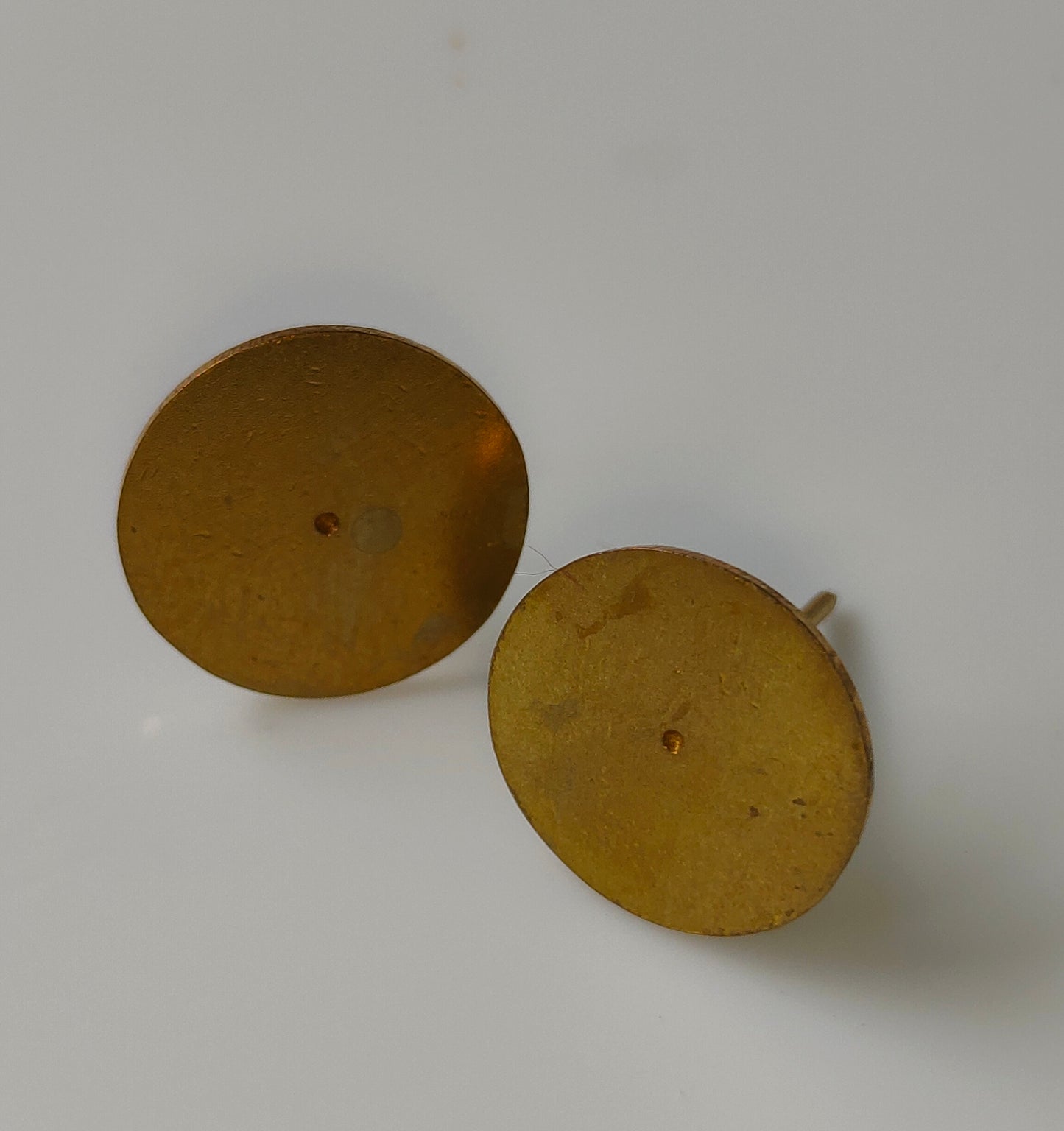 Round Studs