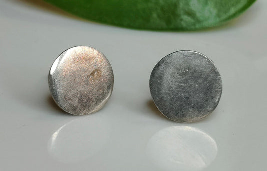 Moon stud