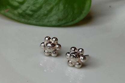 Tiny flower stud