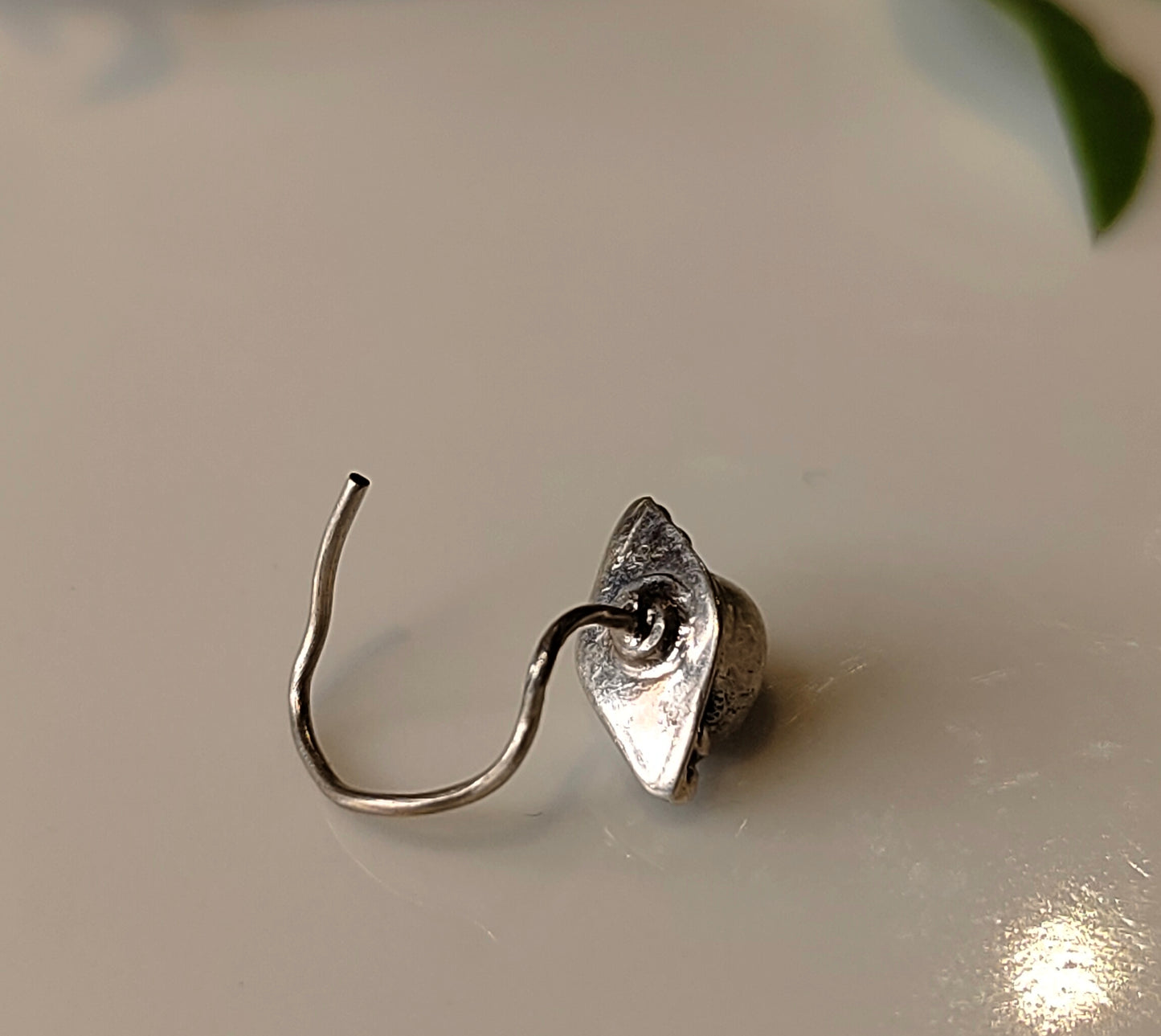 Sapphire Grace Nose pin
