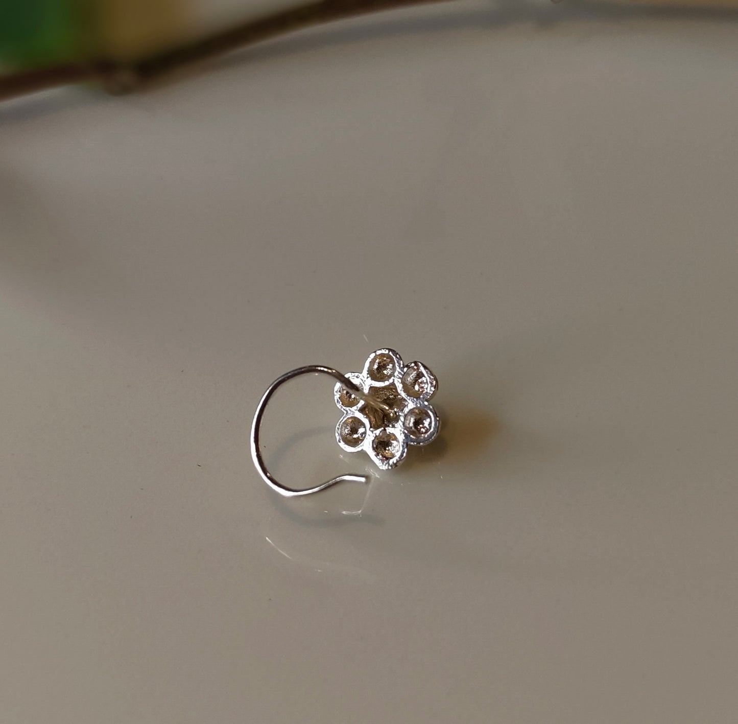 Tiny flower Nose pin