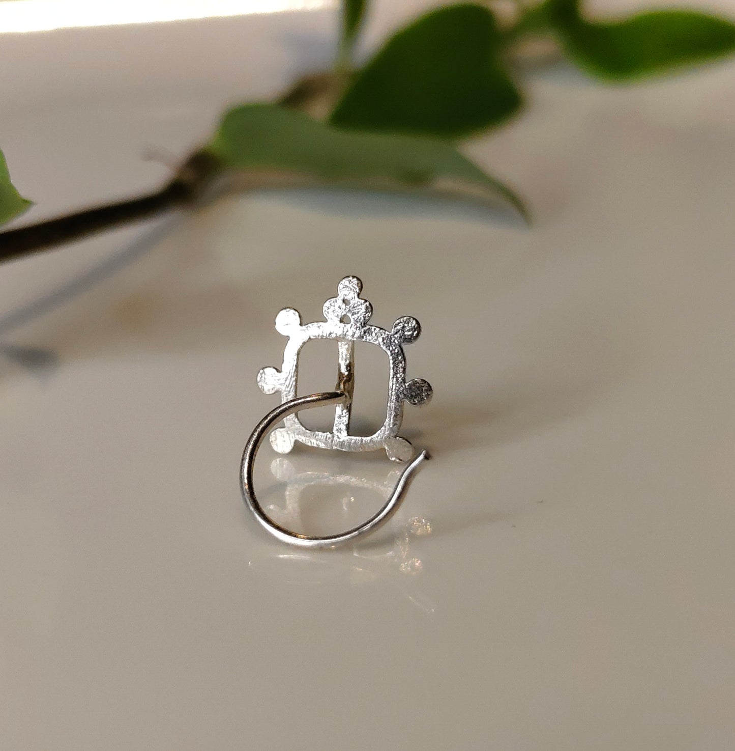 Halo Frame Nose Pin