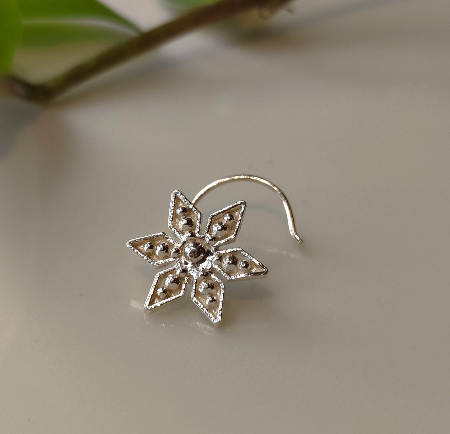 Snow Blossom Nose pin