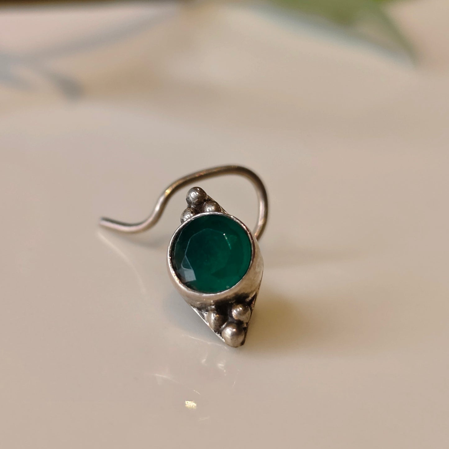 Emerald Grace Nose pin