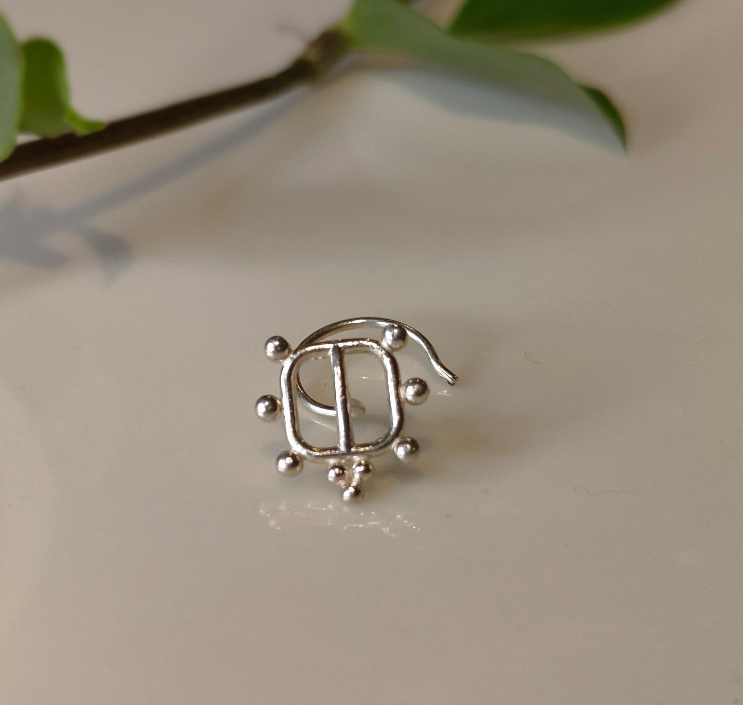 Halo Frame Nose Pin