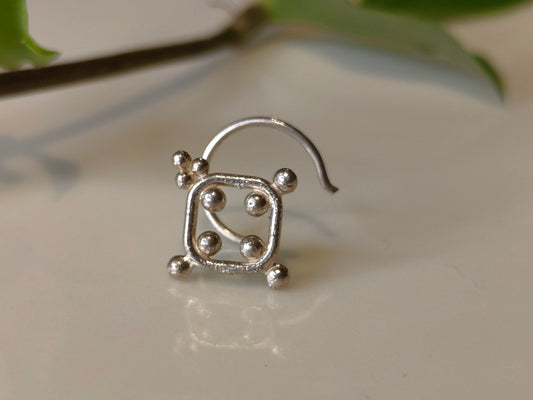 Bindu frame Nose pin