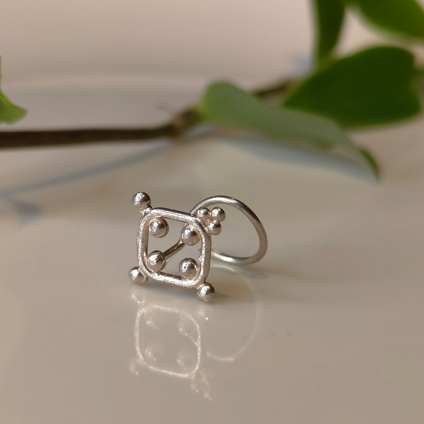 Bindu frame Nose pin
