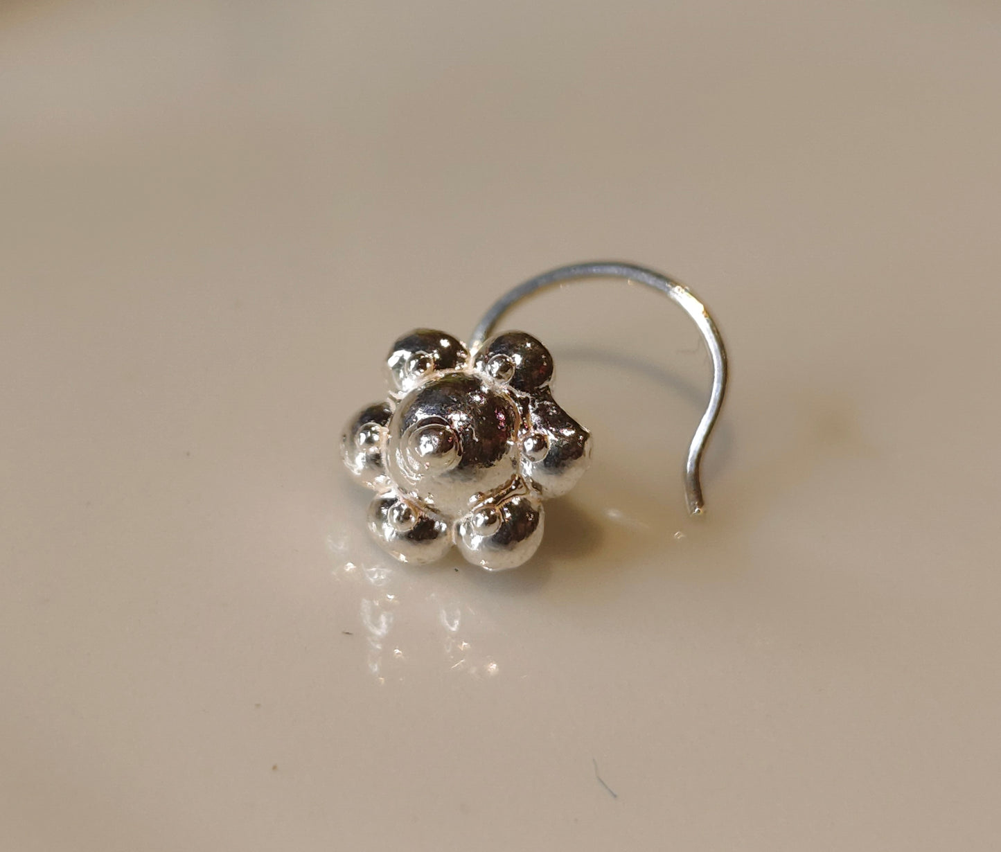Tiny flower Nose pin