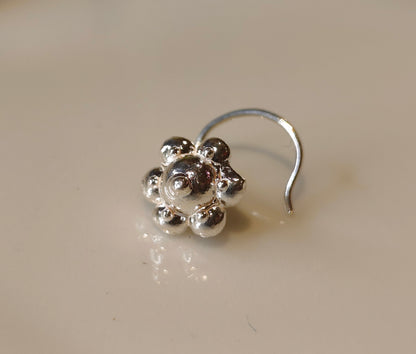 Tiny flower Nose pin