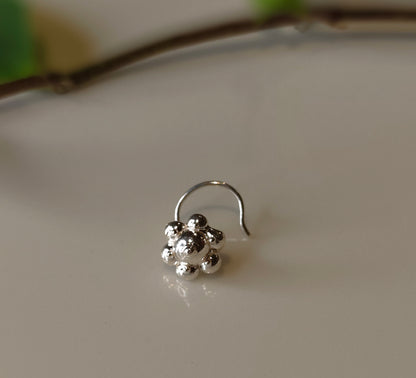 Tiny flower Nose pin