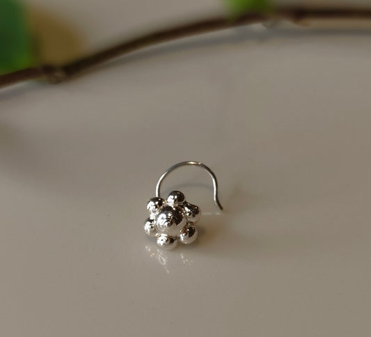 Tiny flower Nose pin