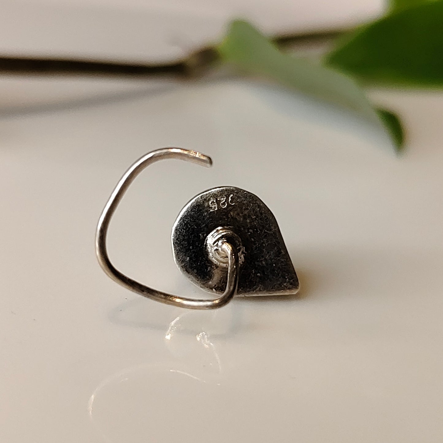 Midnight Aura Nose pin